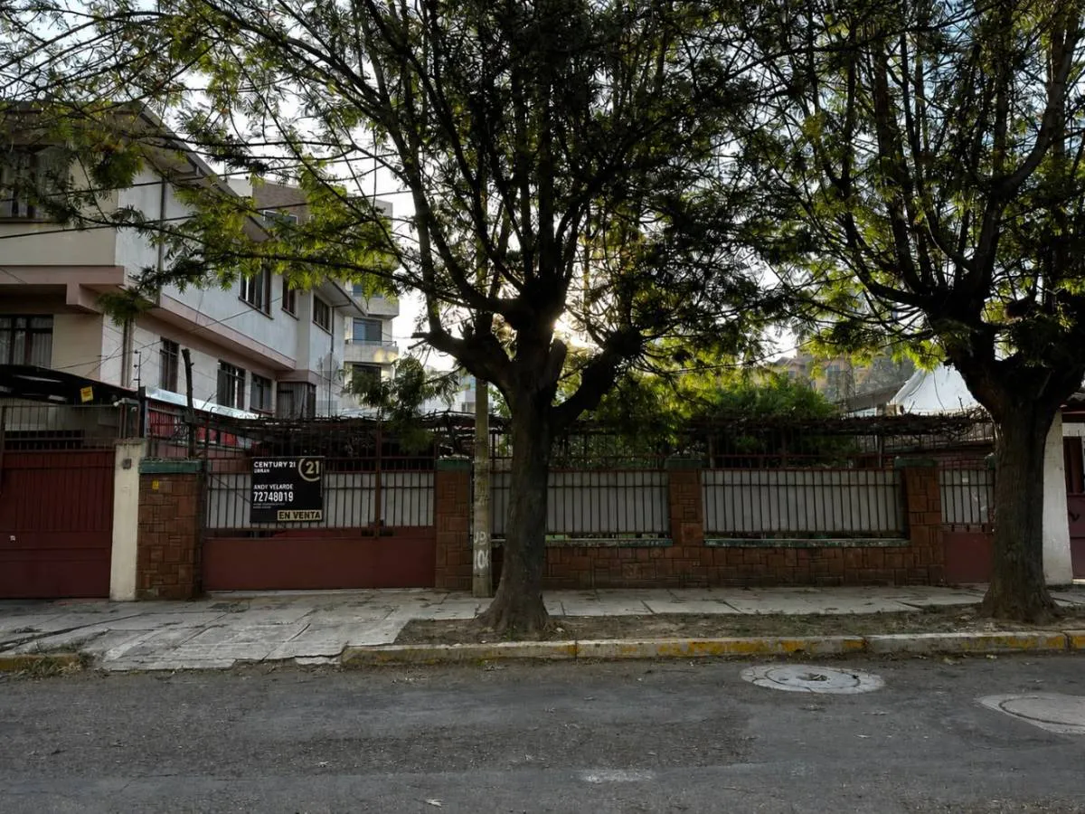 Foto 1 de Casa Como Lote en Venta