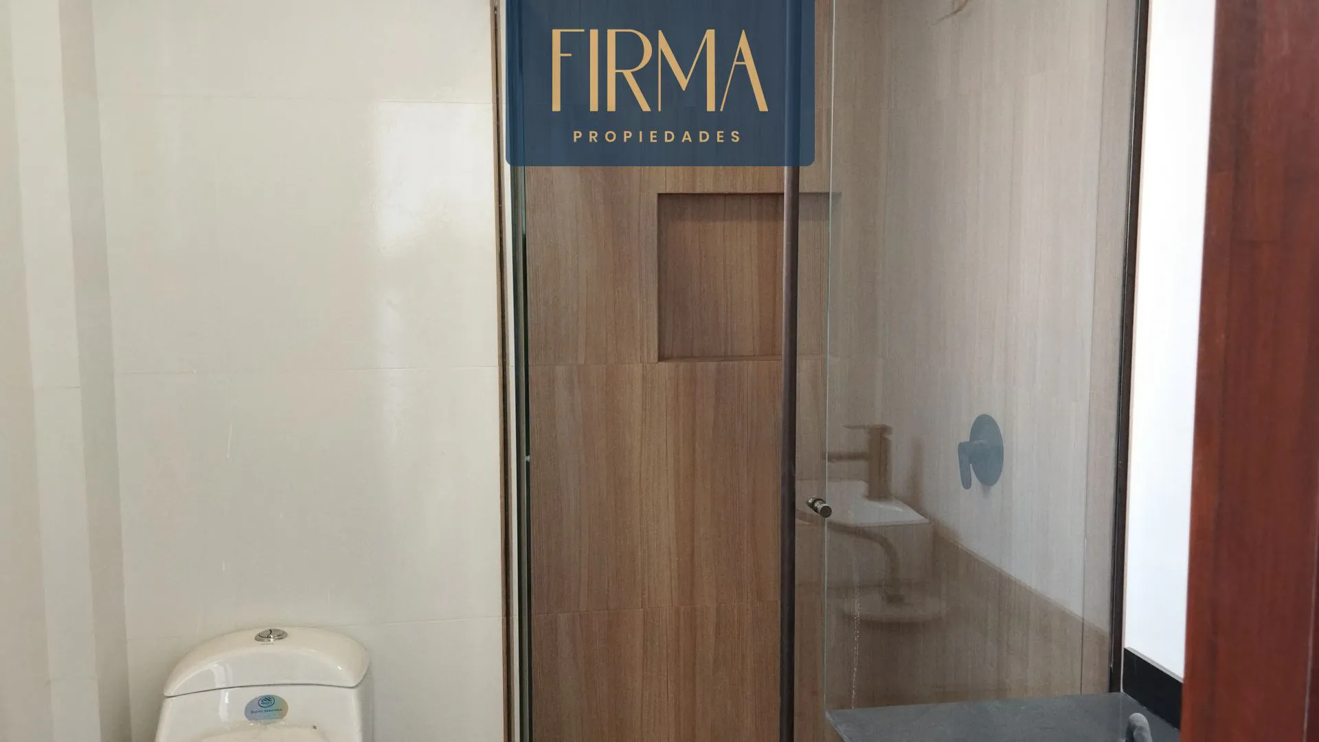 Foto 13 de Compra Esta Casa en Condominio Privado en Los Rosales de Alto Calacoto