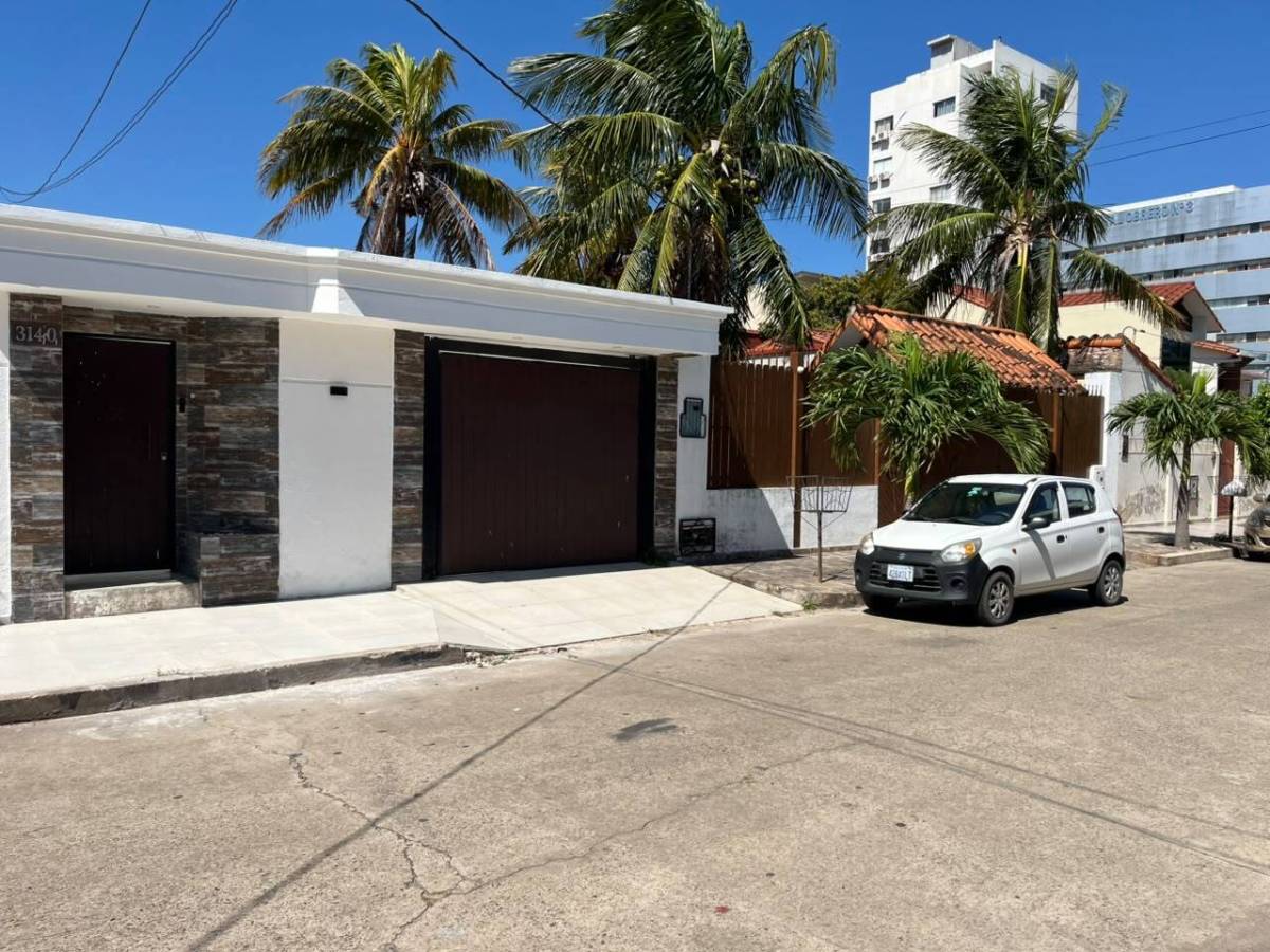 Foto 1 de CASA AMPLIA PARA EMPRESA O CONSULTORIO