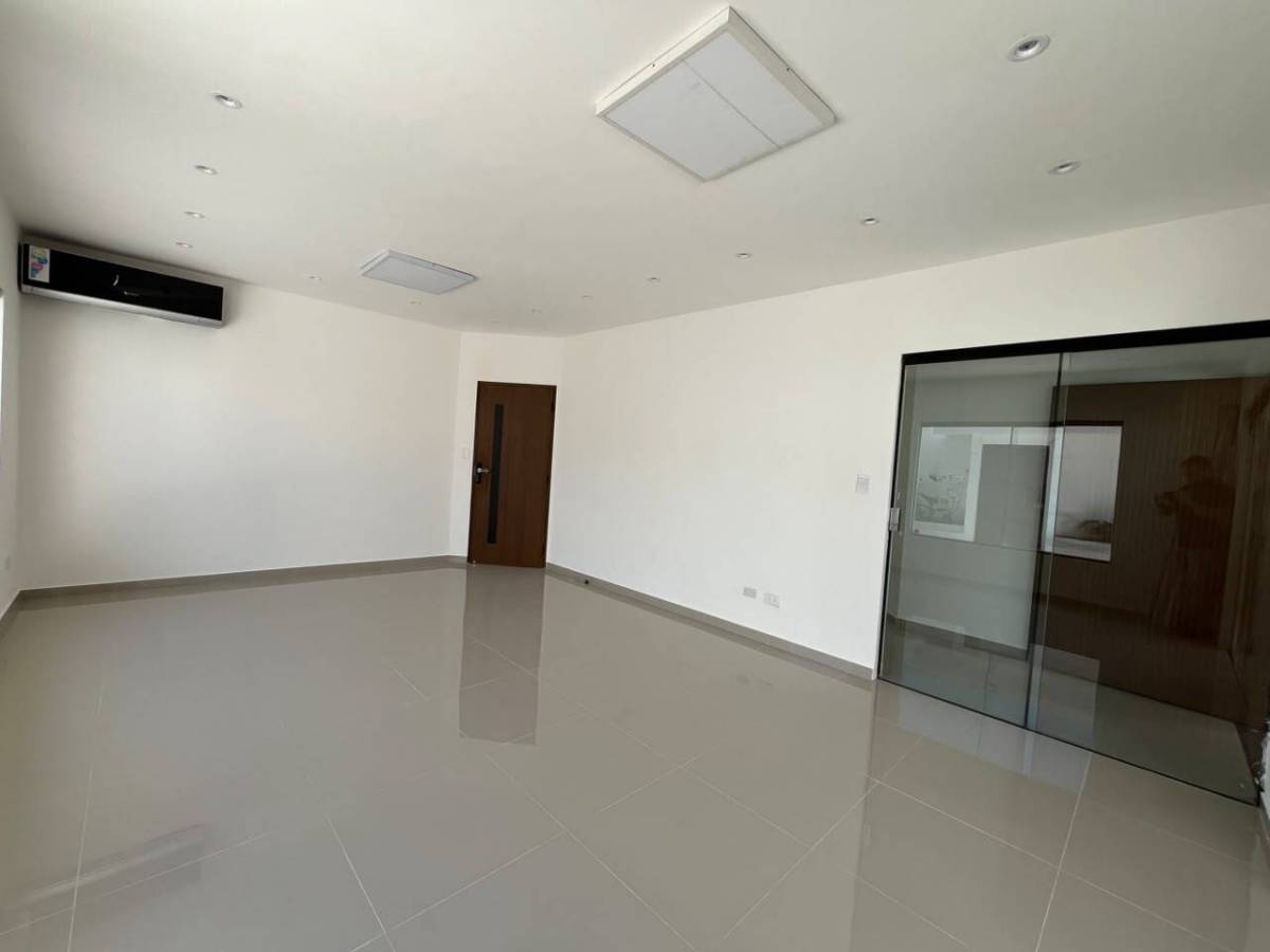 Foto 10 de CASA AMPLIA PARA EMPRESA O CONSULTORIO