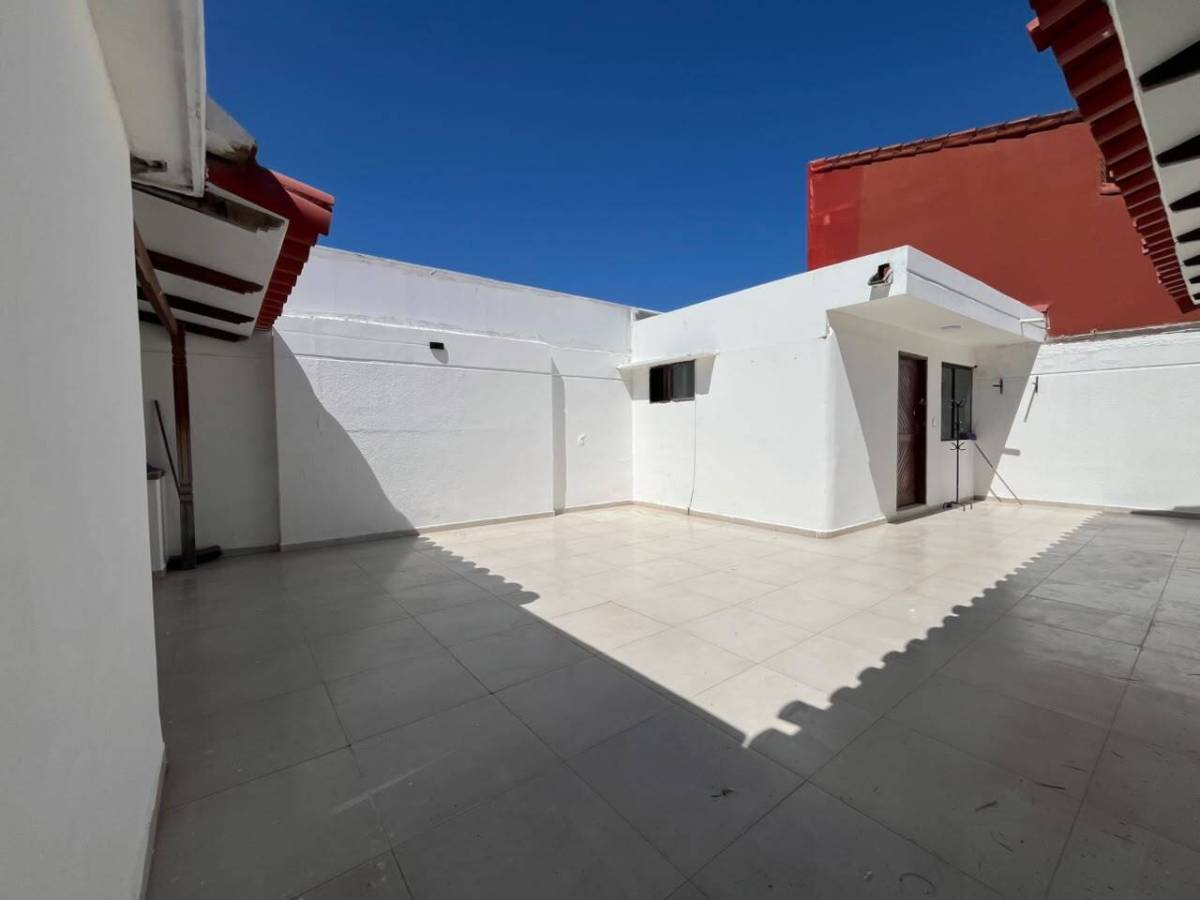 Foto 4 de CASA AMPLIA PARA EMPRESA O CONSULTORIO