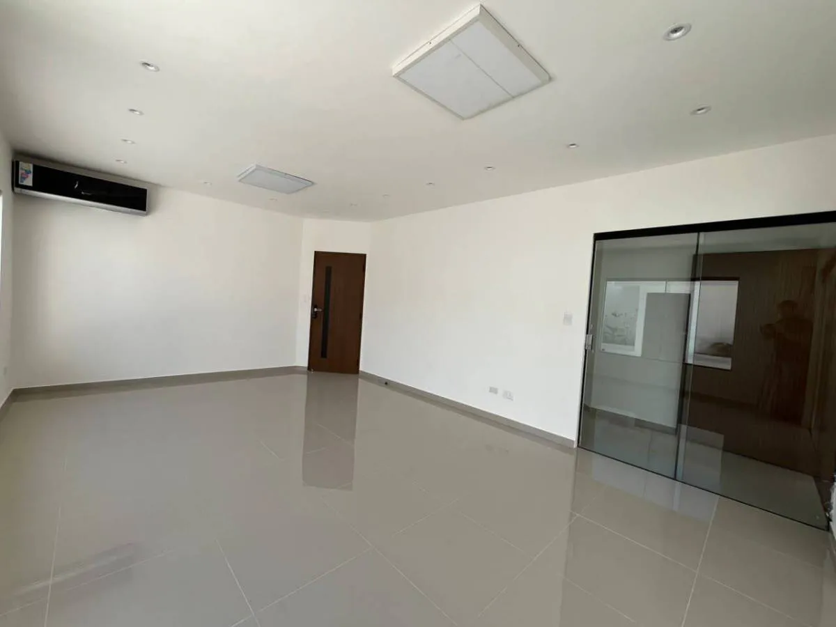 Foto 10 de CASA AMPLIA PARA EMPRESA O CONSULTORIO