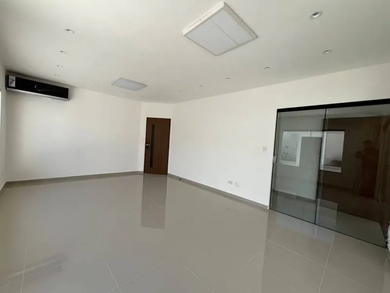 Foto 10 de CASA AMPLIA PARA EMPRESA O CONSULTORIO