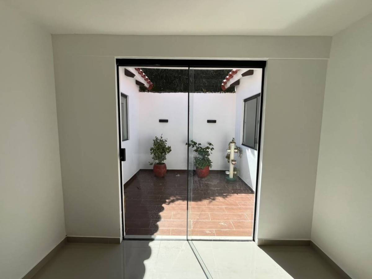 Foto 2 de CASA AMPLIA PARA EMPRESA O CONSULTORIO