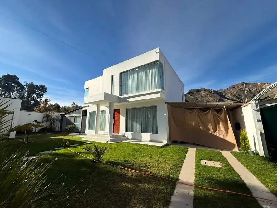 Foto 3 de Casa Moderna en Venta, Carreras, Mecapaca
