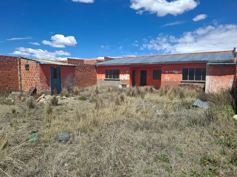 Foto 6 de Casa como TERRENO en Venta en Senkata Urbanizacion Copacabana