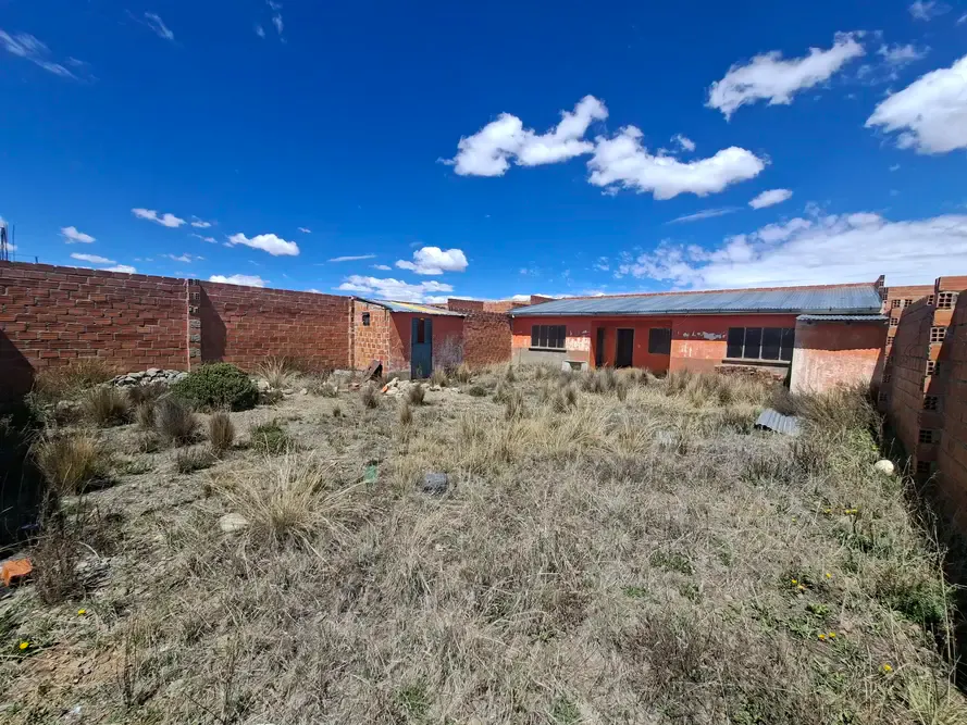 Foto 5 de Casa como TERRENO en Venta en Senkata Urbanizacion Copacabana