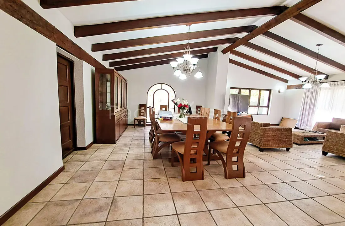 Foto 2 de Hermosa casa con piscina en alquiler, Tiquipaya, Cochabamba