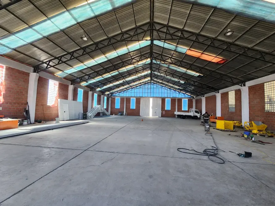 Foto 1 de Galpón Industrial en Alquiler – Av. Tiahuanaco, El Alto