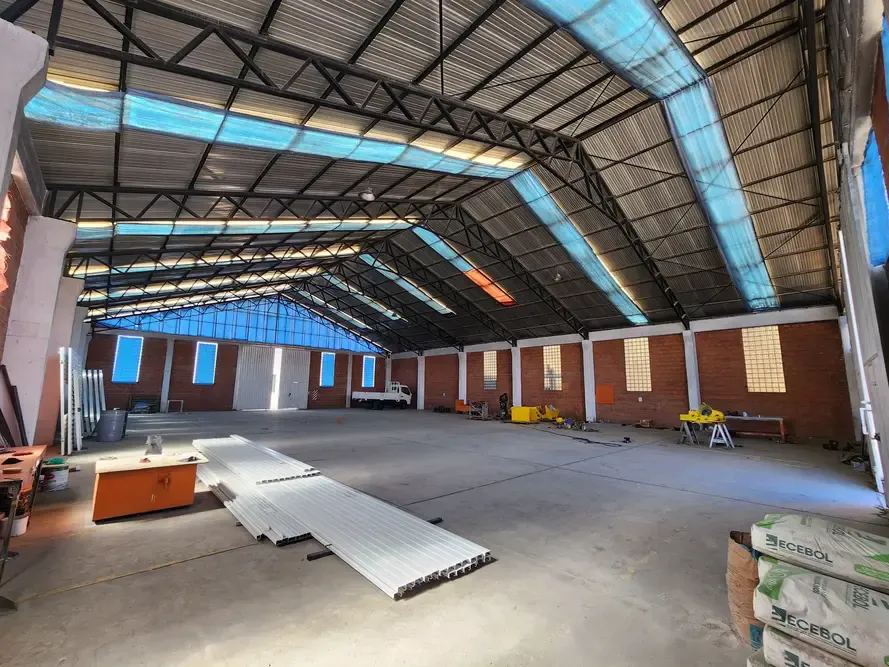 Foto 3 de Galpón Industrial en Alquiler – Av. Tiahuanaco, El Alto