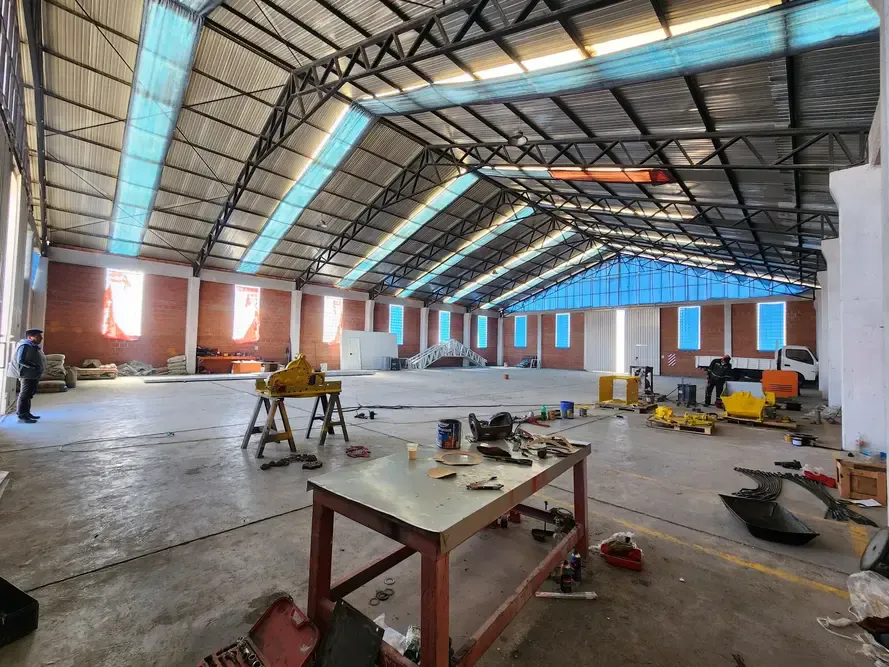 Foto 2 de Galpón Industrial en Alquiler – Av. Tiahuanaco, El Alto