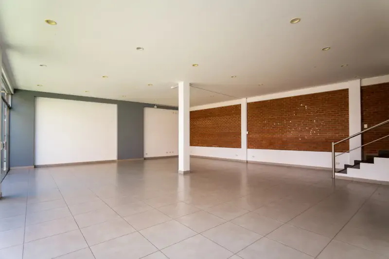 Foto 17 de Inmueble Comercial en Alquiler Sobre Av. Simón Lopez