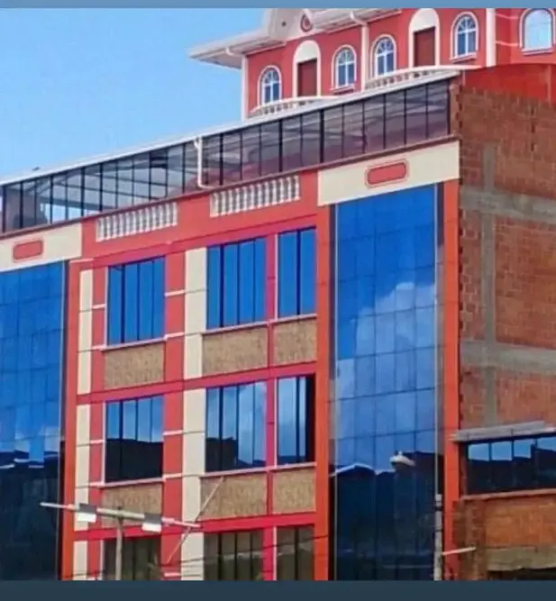 Foto 9 de Casa Multifamiliar con Galpón y Tiendas - El Alto