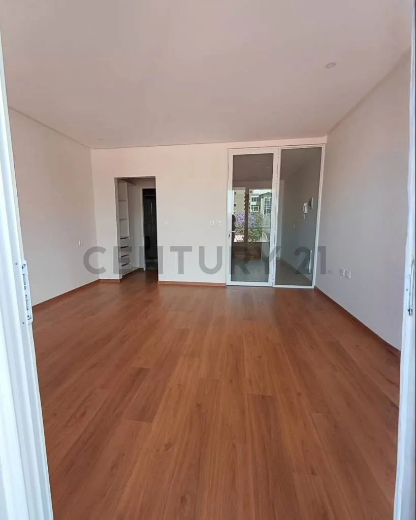 Foto 7 de Garzonier con Parqueo en Venta