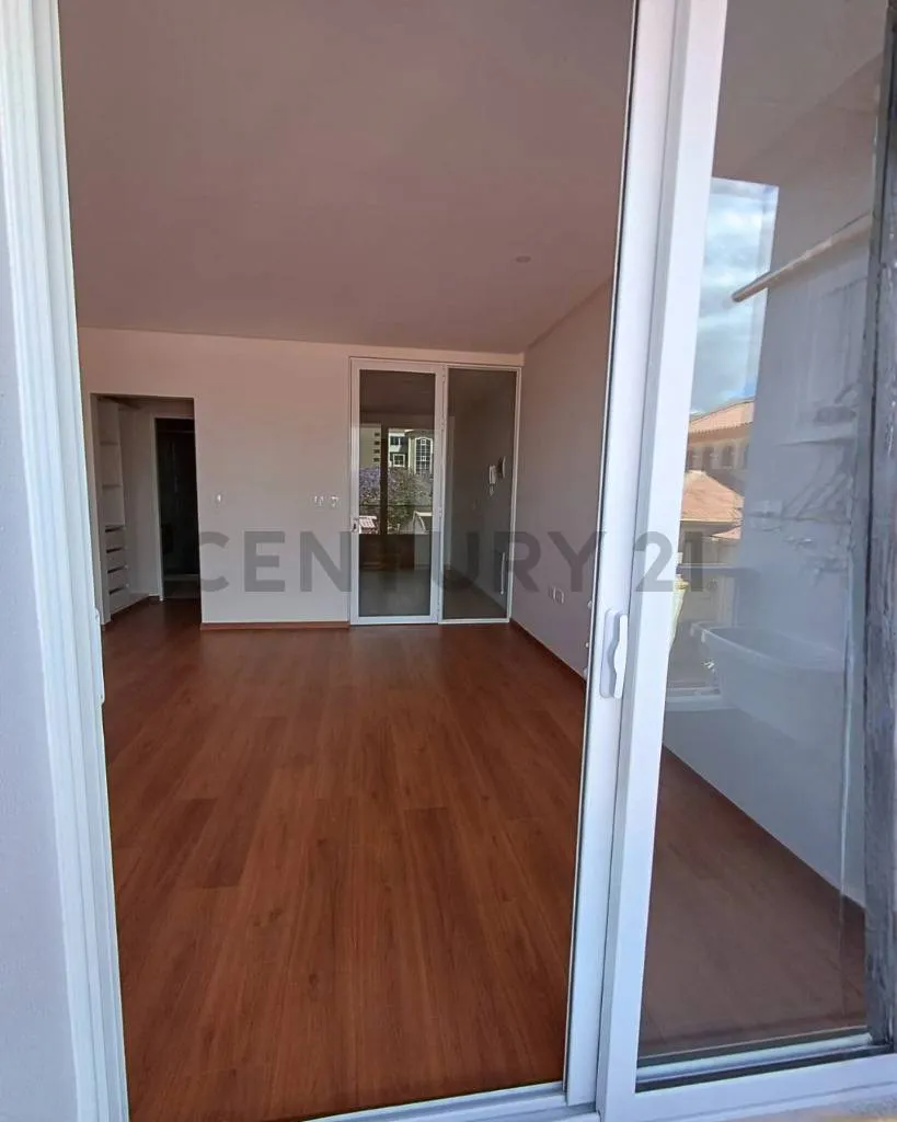 Foto 8 de Garzonier con Parqueo en Venta