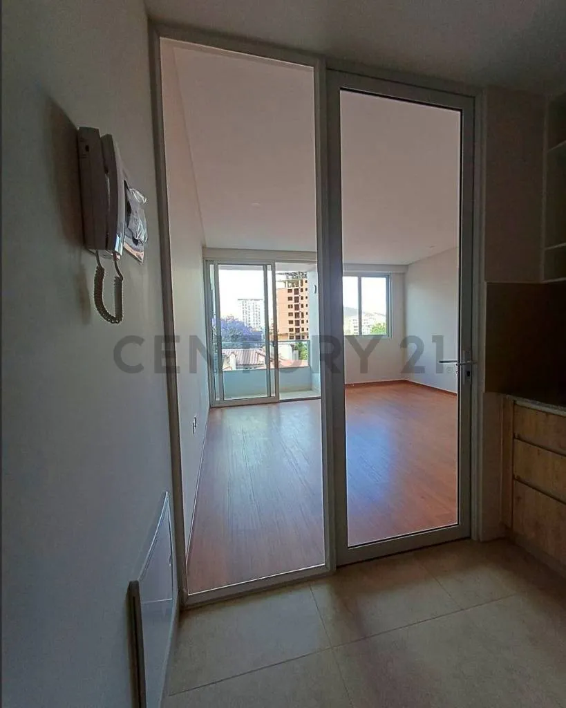 Foto 11 de Garzonier con Parqueo en Venta