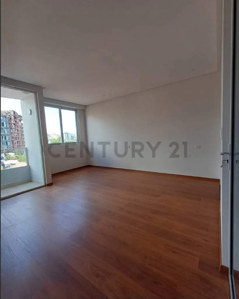 Foto 10 de Garzonier con Parqueo en Venta