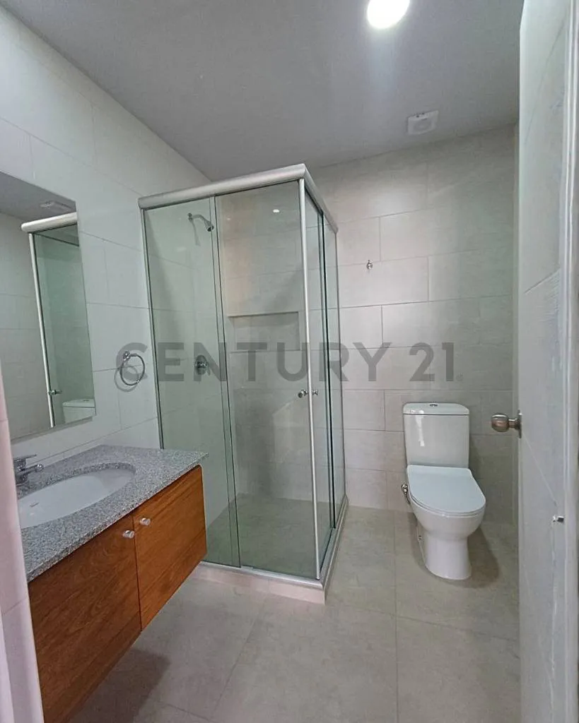 Foto 4 de Garzonier con Parqueo en Venta