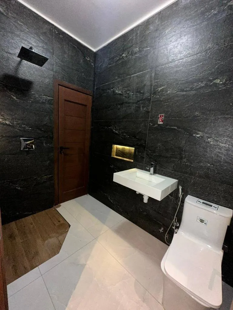 Foto 5 de Casa de Lujo en Anticrético – Cotoca | 4 Dormitorios, Piscina y Amplio Patio