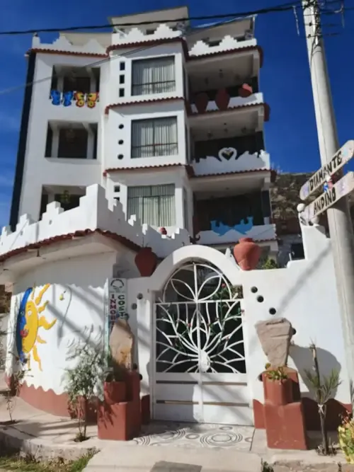 Foto 1 de Hostal en Venta en Copacabana – Excelente Oportunidad de Inversión con Vista al Lago Titicaca