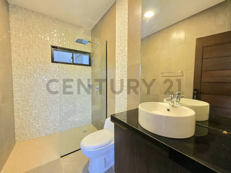 Foto 8 de Casa para Empresa o Vivienda en Alquiler