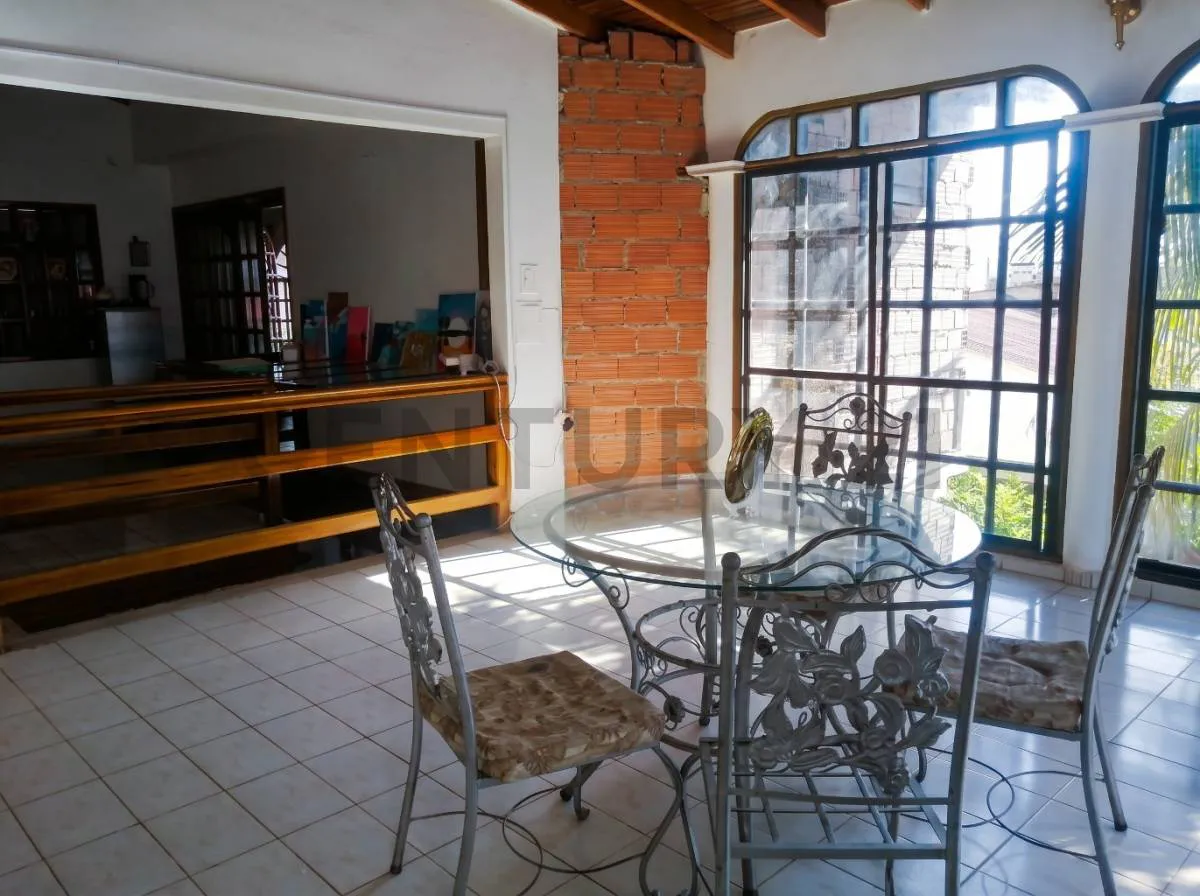 Foto 9 de Hermosa Casa en Venta con Piscina