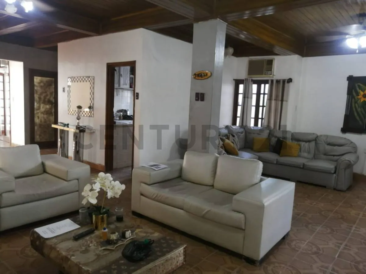 Foto 4 de Hermosa Casa en Venta con Piscina