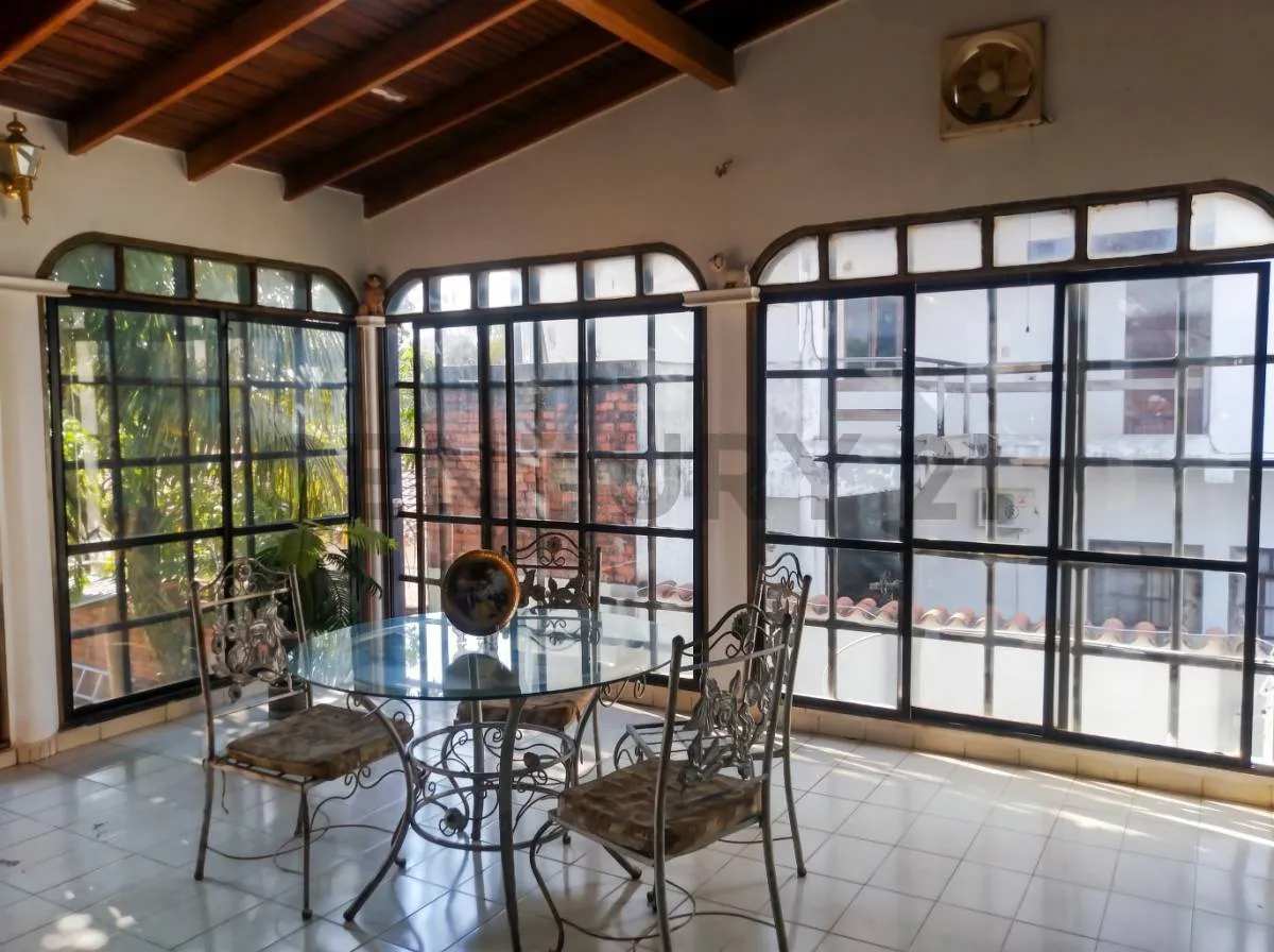 Foto 8 de Hermosa Casa en Venta con Piscina