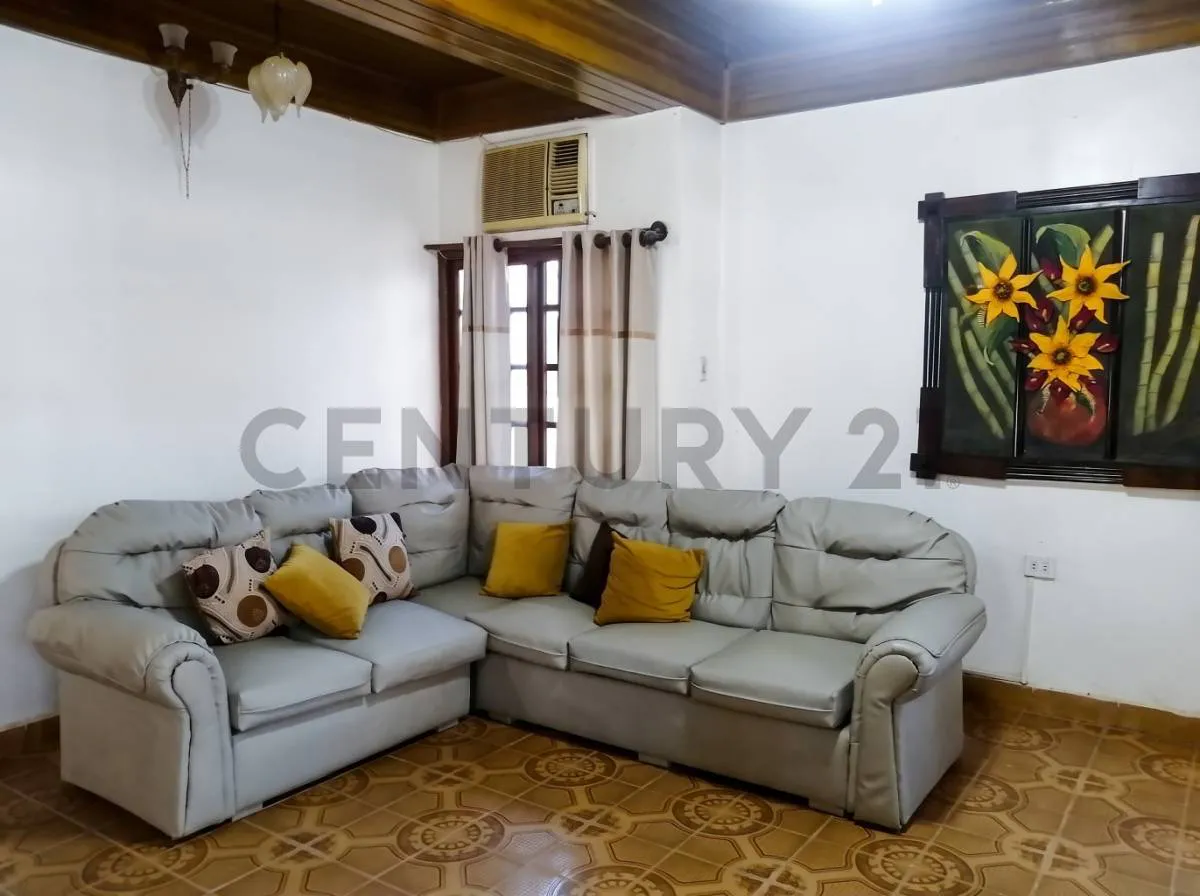 Foto 6 de Hermosa Casa en Venta con Piscina