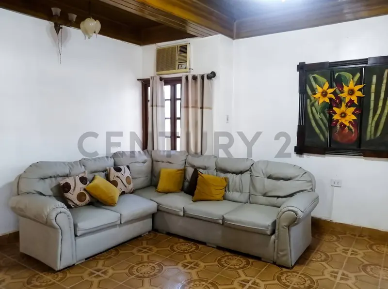 Foto 6 de Hermosa Casa en Venta con Piscina
