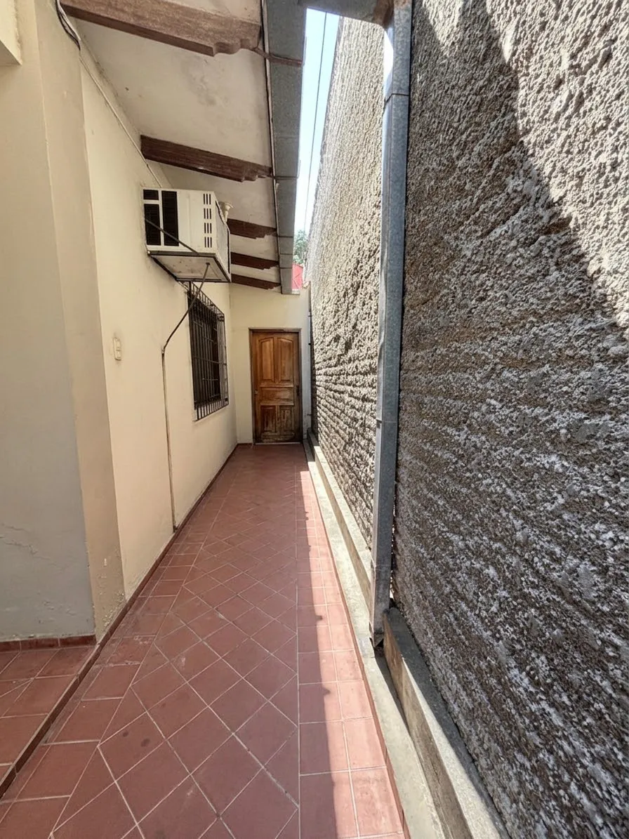 Foto 9 de Espaciosa propiedad de 395.96 m² ubicada en la Av. Francisco Mora (Pasillo II N° 35) Zona Barrio Petrolero Sur. Cuenta c