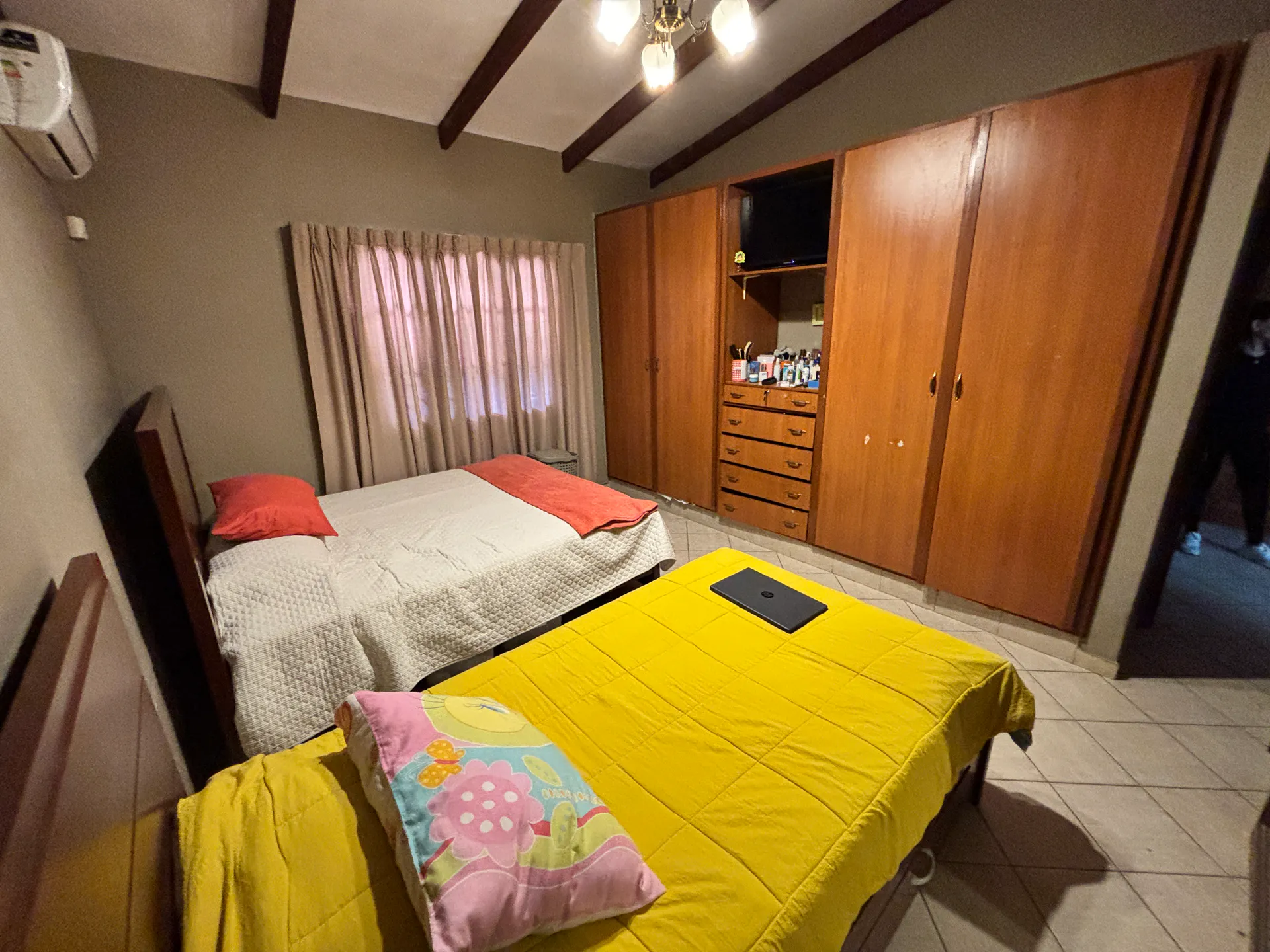Foto 5 de Espaciosa propiedad de 395.96 m² ubicada en la Av. Francisco Mora (Pasillo II N° 35) Zona Barrio Petrolero Sur. Cuenta c