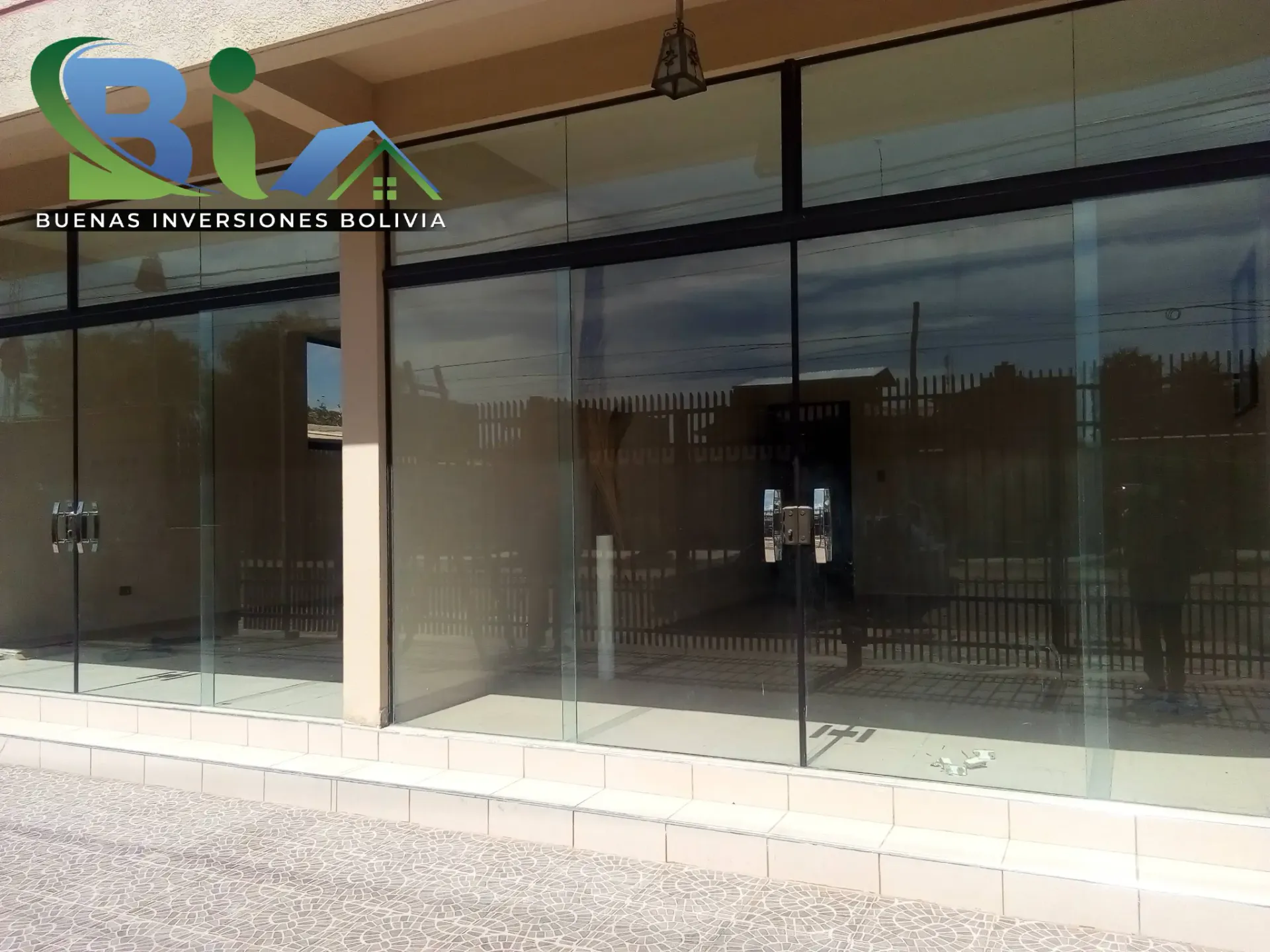 Foto 3 de Edificio Nuevo + Tiendas $Us.228.000.- Prox. Av. Capitan Ustariz Km8