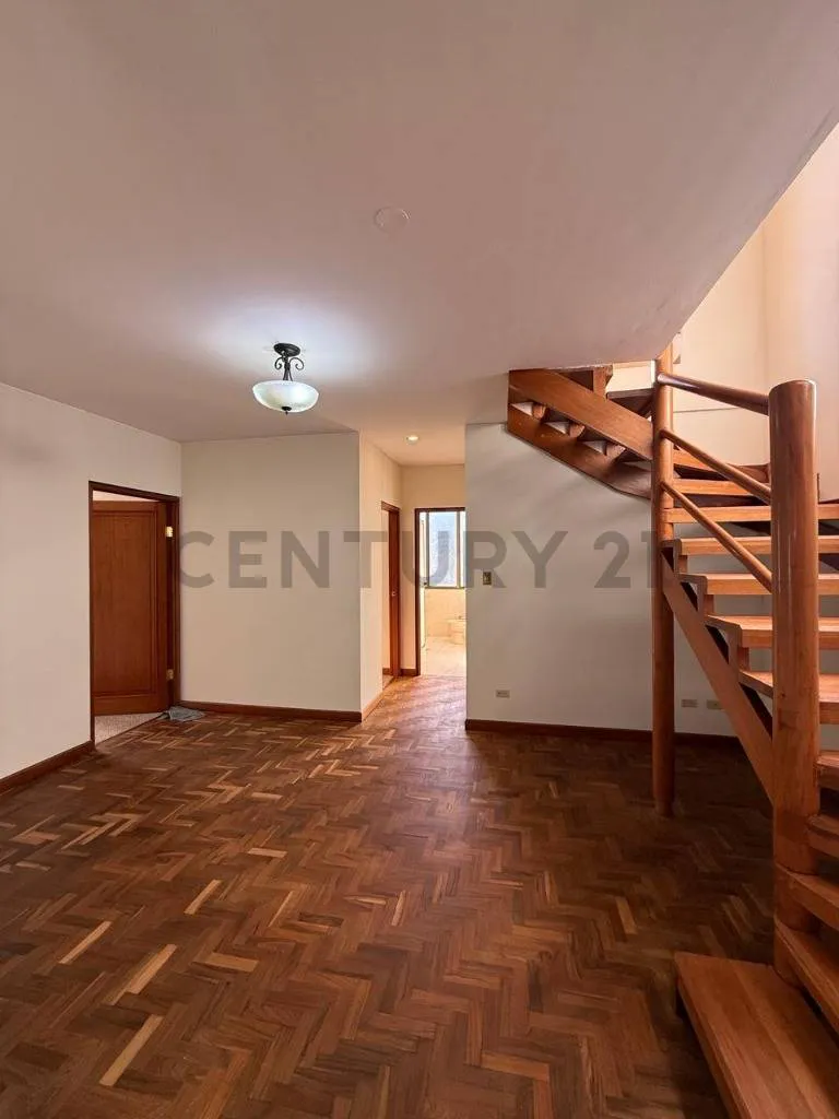 Foto 5 de Penthouse Amplio en Alquiler en Calacoto
