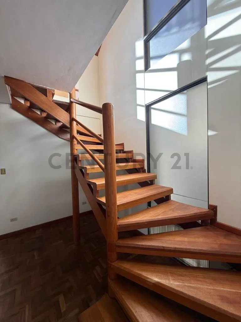 Foto 12 de Penthouse Amplio en Alquiler en Calacoto