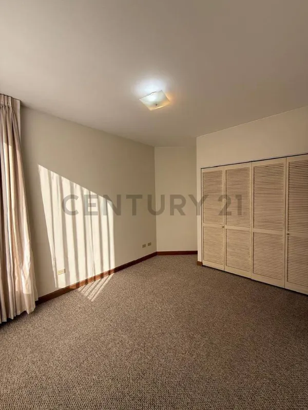 Foto 10 de Penthouse Amplio en Alquiler en Calacoto