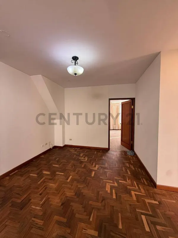 Foto 6 de Penthouse Amplio en Alquiler en Calacoto