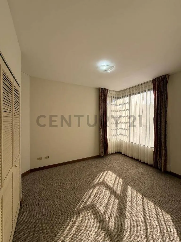 Foto 7 de Penthouse Amplio en Alquiler en Calacoto
