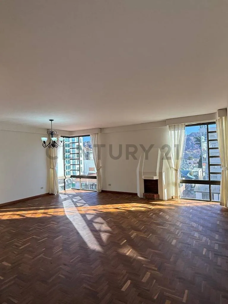 Foto 2 de Penthouse Amplio en Alquiler en Calacoto