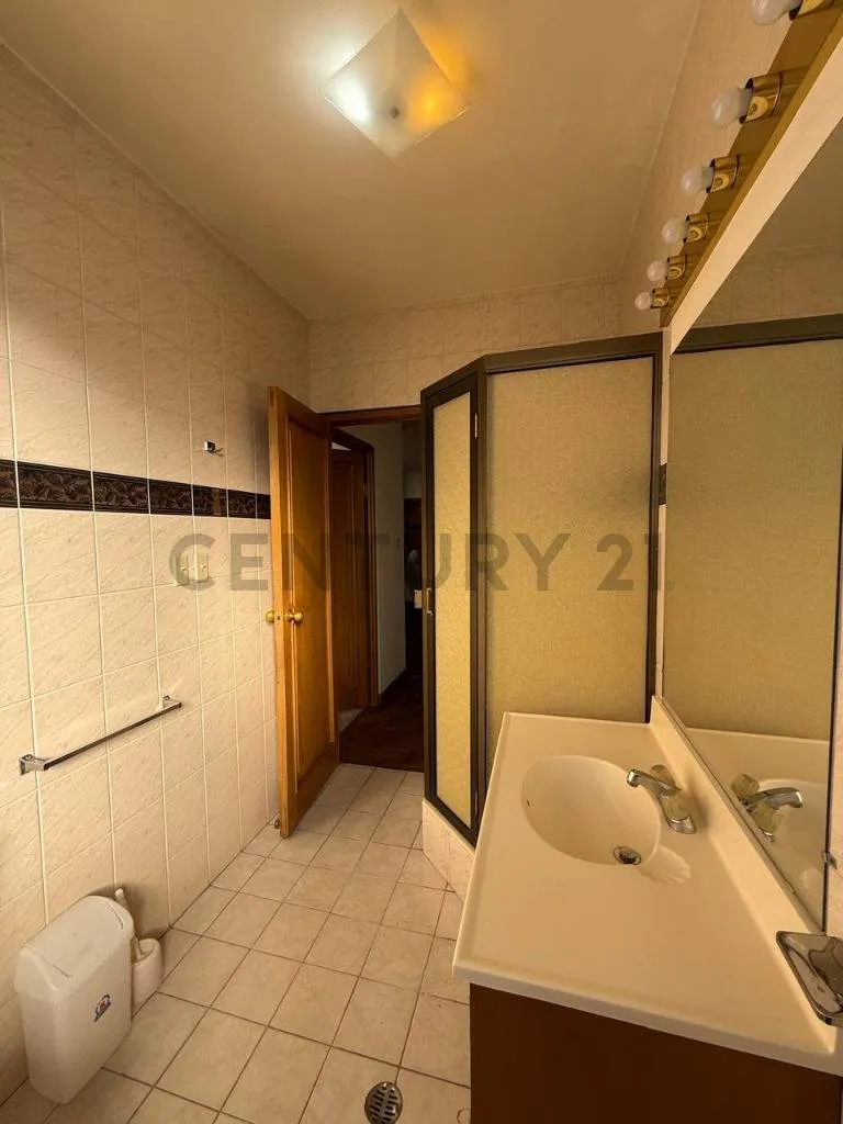 Foto 17 de Penthouse Amplio en Alquiler en Calacoto