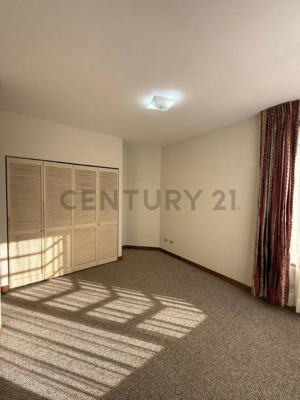 Foto 8 de Penthouse Amplio en Alquiler en Calacoto
