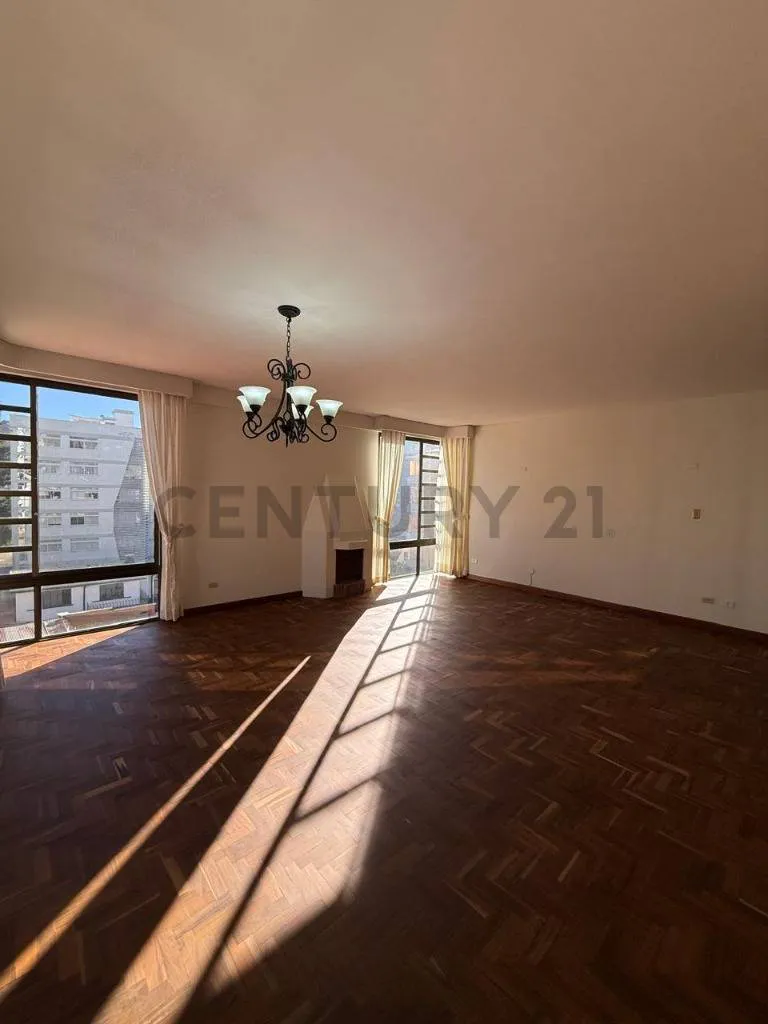 Foto 4 de Penthouse Amplio en Alquiler en Calacoto