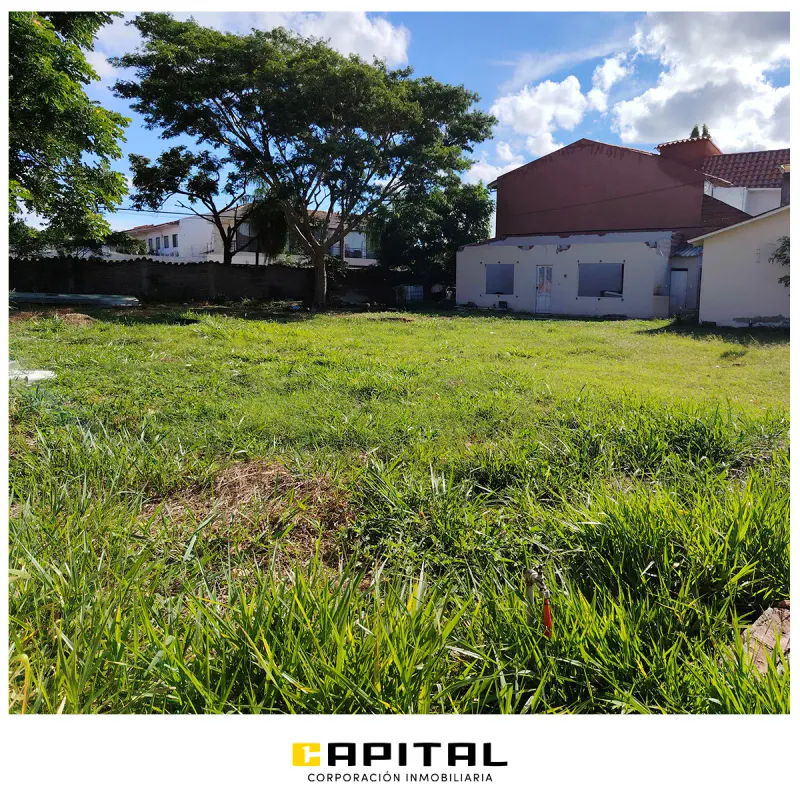 Foto 6 de Frente al Colegio San Lorenzo – Amplio Terreno en Alquiler en Esquina