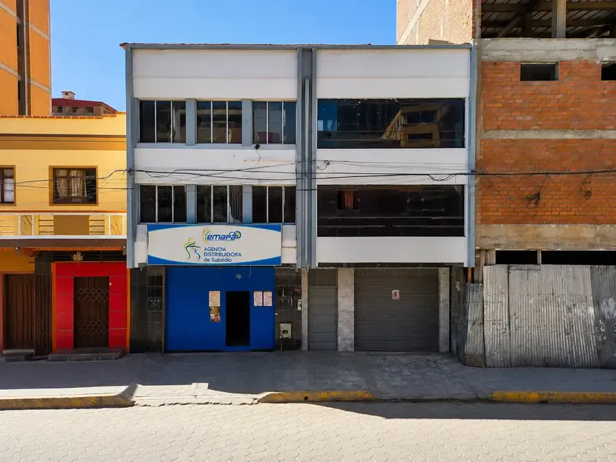 Foto 2 de En Venta - Propiedad Comercial y Residencial