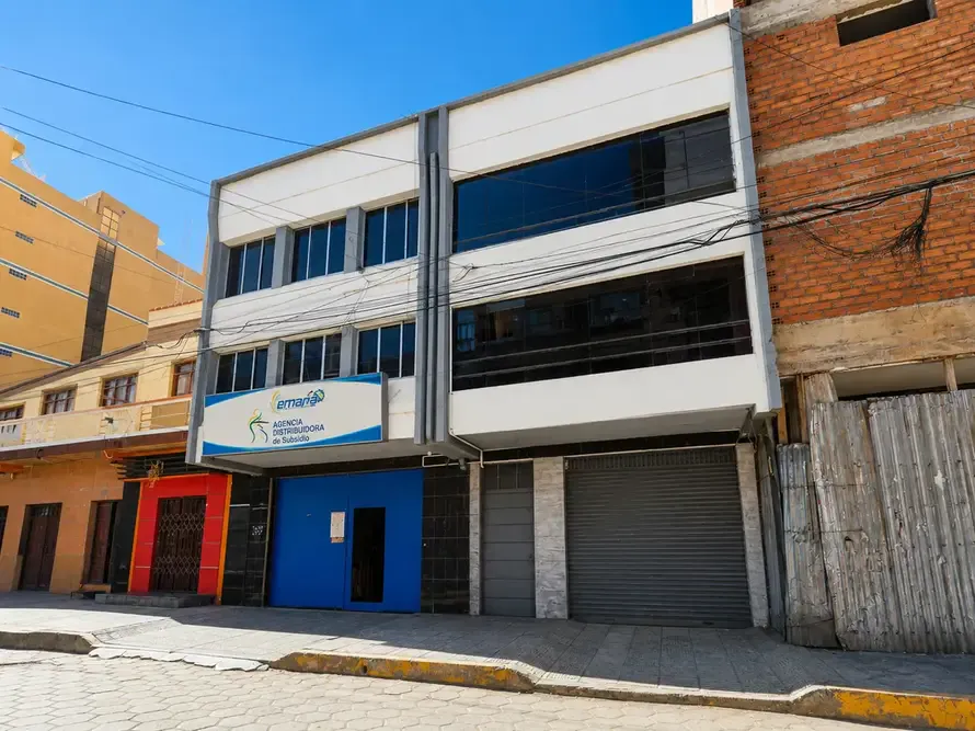 Foto 1 de En Venta - Propiedad Comercial y Residencial