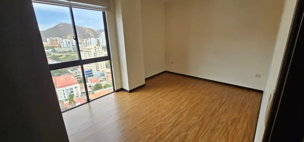 Foto 5 de Departamento en Alquiler en La Av. Santa Cruz