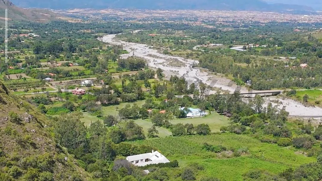 Foto 2 de Se Vende Propiedad de 3 Hectáreas en Tarija Sobre Carretera (Erquis Ceibal)