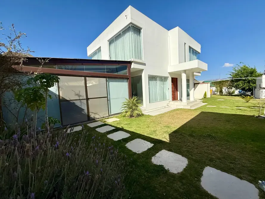 Foto 3 de 🌿🏡 Residencia en Venta – Carreras, Mecapaca