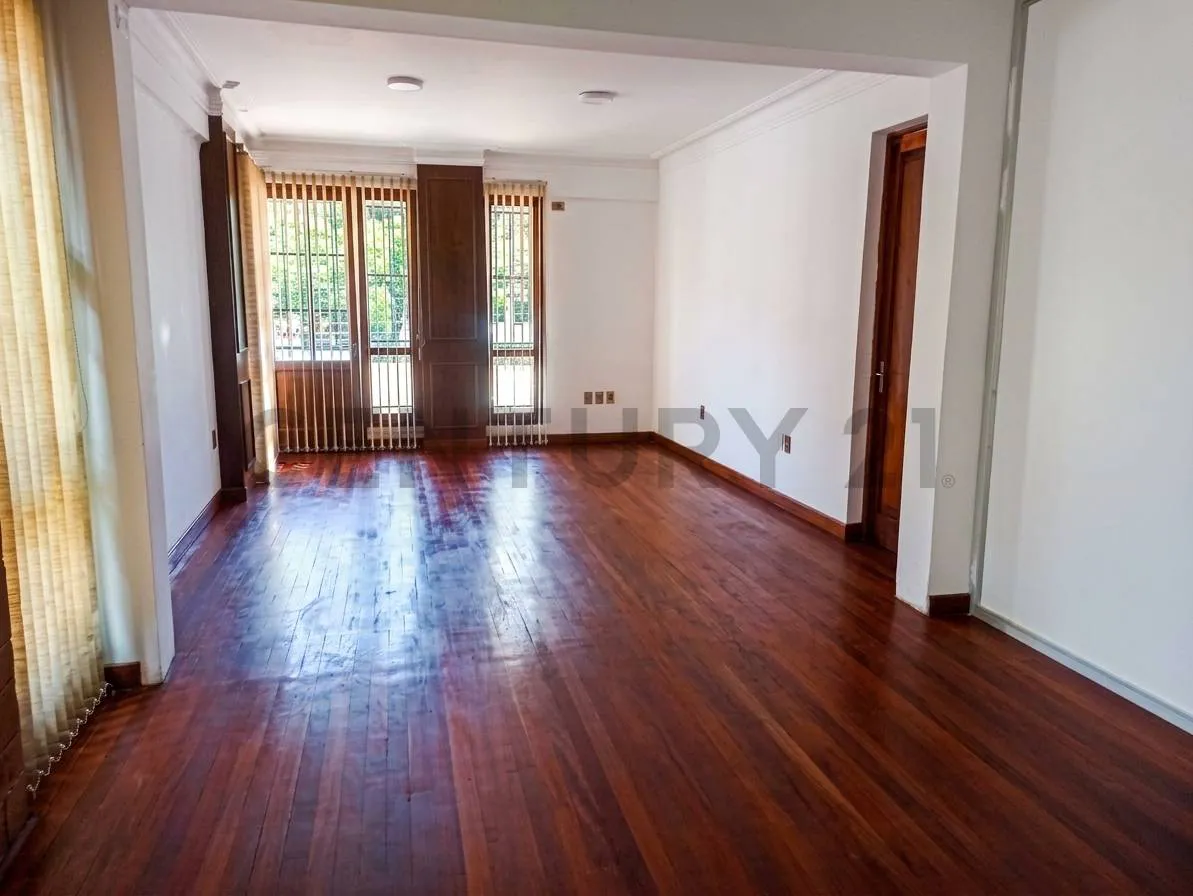Foto 2 de Amplias Oficinas en Alquiler – Excelente Ubicacion Centrica