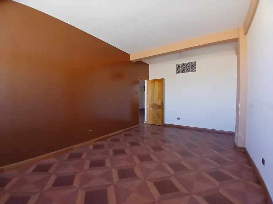 Foto 6 de Local comercial en alquiler de 320 m² con parqueo en calle La Plata, Oruro
